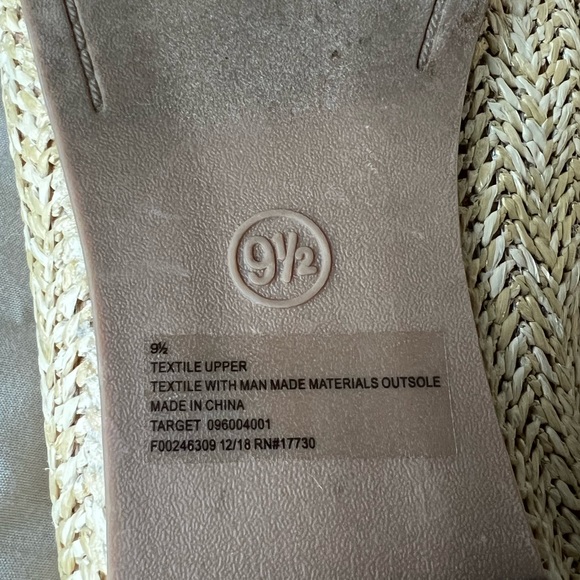 Wicker-Style Open-Back Flats - Picture 4 of 5